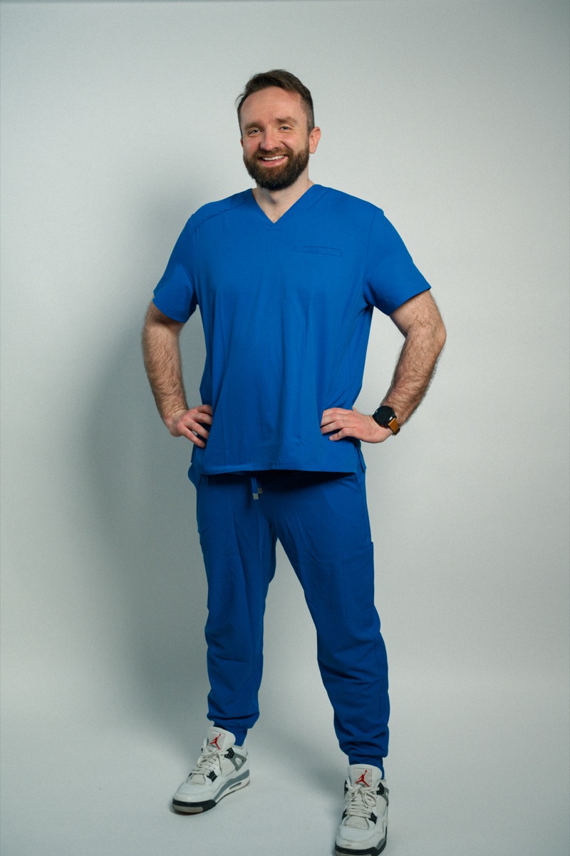 Dr Jakub Lewartowski